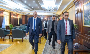 محافظ الإسكندرية يصل مكتبة