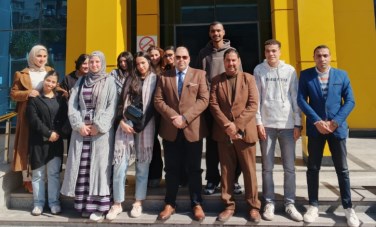طلاب الجامعة الأهلية بالإسكندرية خلال زيارتهم لمستشفى العجمي التخصصي 