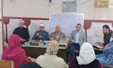 وكيل وزارة الأوقاف بسوهاج يتفقد مركز الدراسات الإسلامية 