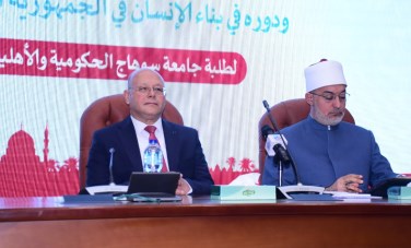 مفتي الجمهورية ورئيس جامعة سوهاج في لقاء مع الطلاب 