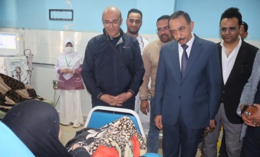 محافظ سوهاج يتفقد سير الخدمات الصحية 