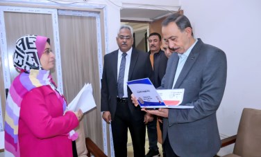 محافظ سوهاج يتفقد إدارات الديوان العام 