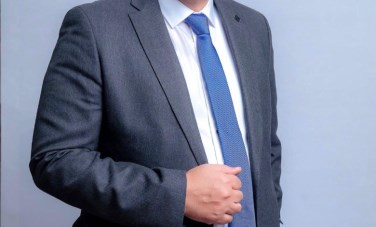 عضو بالشيوخ يطالب بتسهيل إجراءات العلاج 