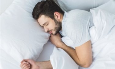 النوم طوال اليوم 