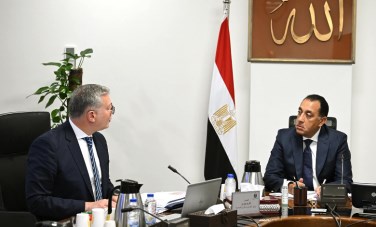 رئيس الوزراء يتابع مع وزير البترول موقف الاحتياطيات وانتظام تأمين الإمدادات