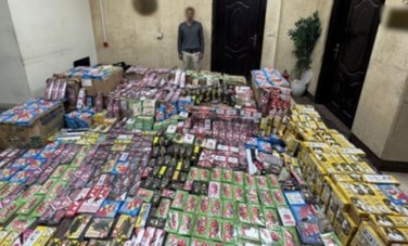 تاجر ألعاب نارية