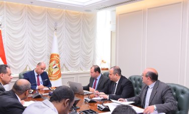 وزير العمل يتابع استعدادات الانتخابات النقابية