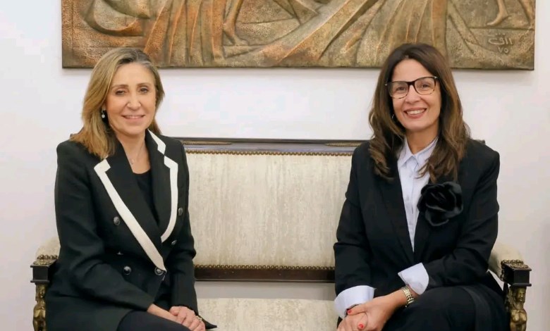 وزيرة الثقافة 