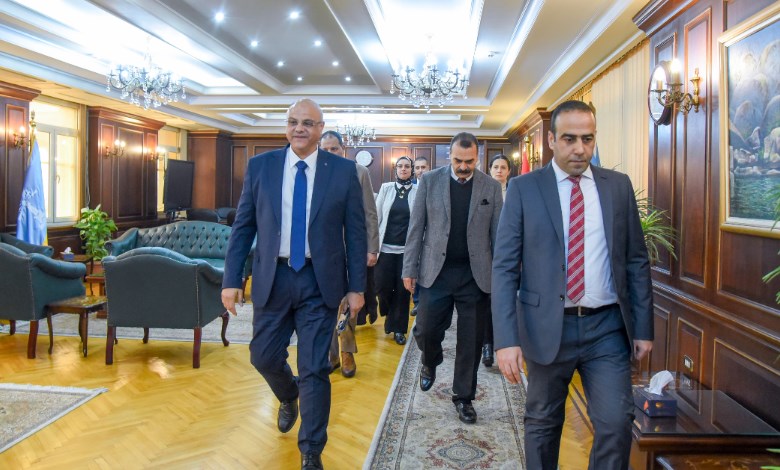 محافظ الإسكندرية يصل مكتبة
