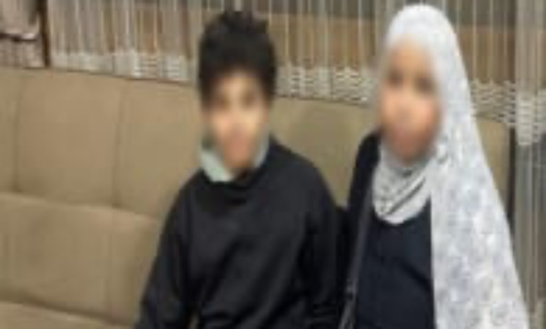 الطفلين