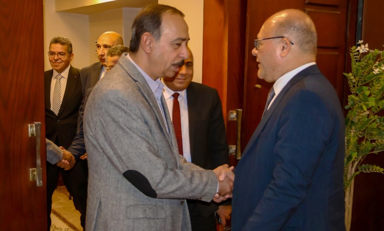 محافظ سوهاج يستقبل رئيس الجامعة للتهنئة 