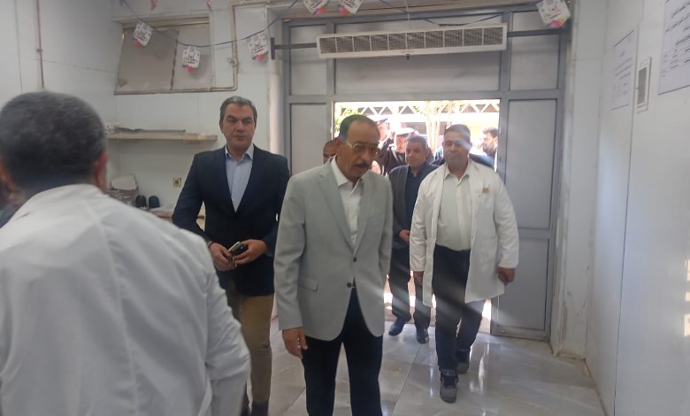 محافظ سوهاج يطمئن على الحالات المصابة