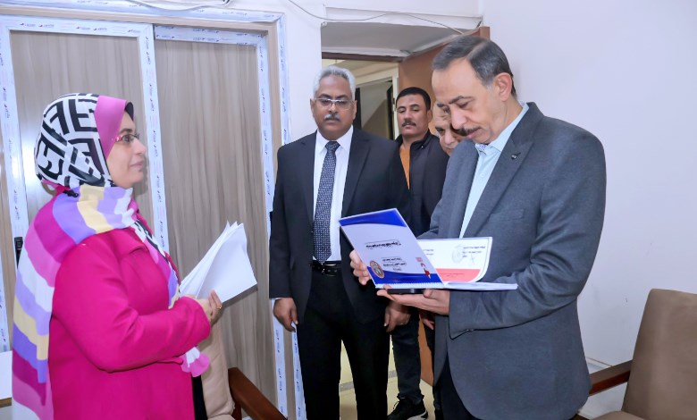 محافظ سوهاج يتفقد إدارات الديوان العام 