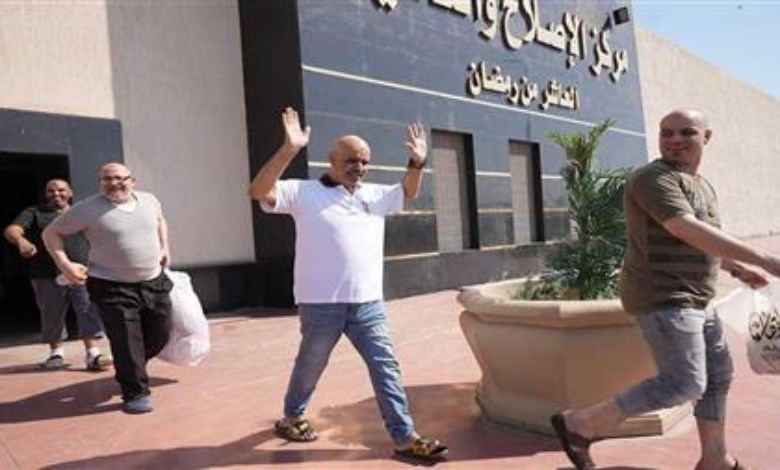 الإفراج عن محبوسين