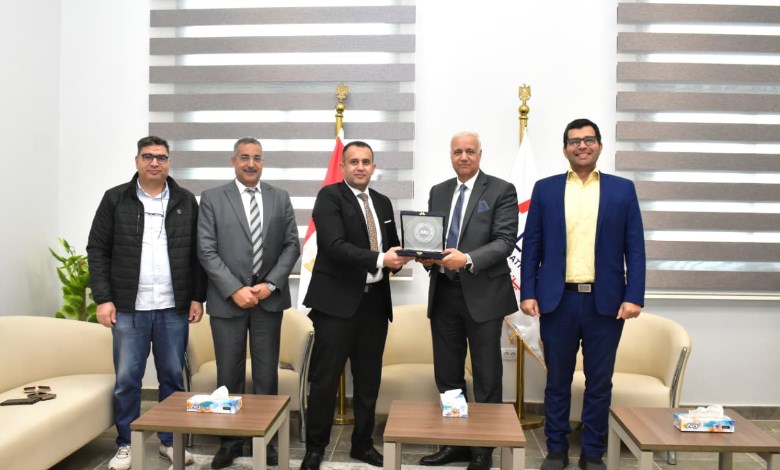 رئيس جهاز العلمين الجديدة يؤكد دعمه 
