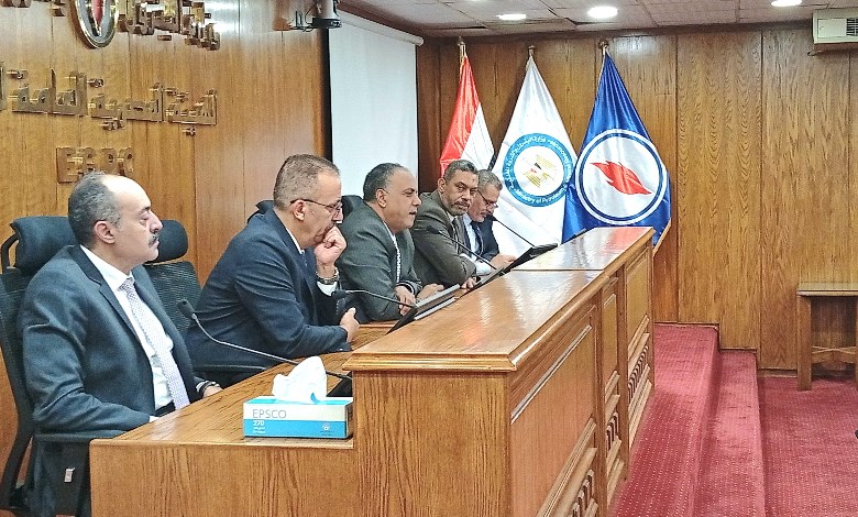 هيئة البترول تعقد حوارًا مفتوحًا مع قيادات العملية الإنتاجية