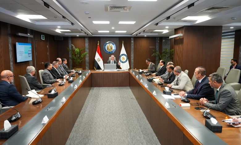 بدوي يبحث مع كبرى شركات الخدمات العالمية تعميم تكنولوجيا الحفر الحديثة لزيادة إنتاج الزيت والغاز