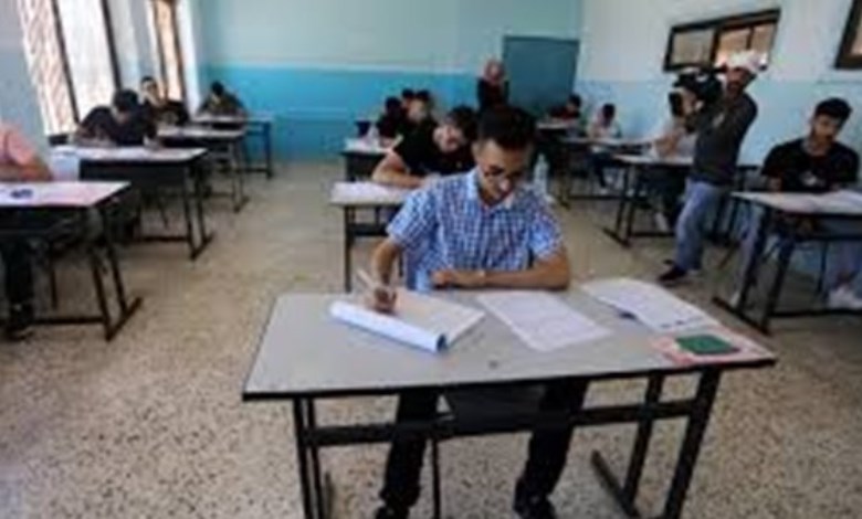 طلاب الصف الأول والثاني الثانوي 