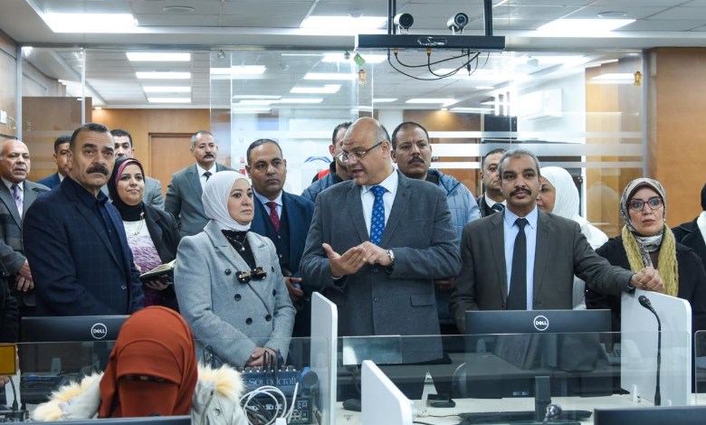 محافظ الإسكندرية يتابع من مركز السيطرة 