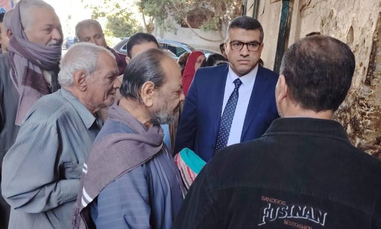 محافظ قنا يتفقد عددا من المخابز 