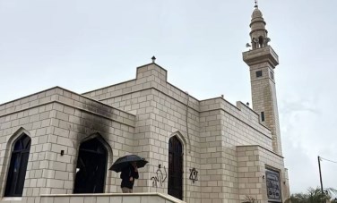 رسموا نجمة داوود على جدار المسجد