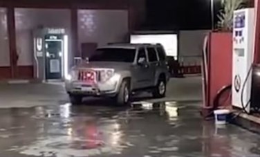 السيارة 