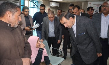 محافظ سوهاج يستمع لشكاوي المواطنين خلال جولته المفاجئة بمركز المراغة 
