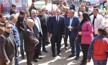 محافظ سوهاج يتفقد أعمال الرصف بميدان العارف