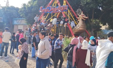ازدحام المواطنين على ملاهي الاستاذ الرياضي بسوهاج