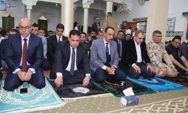 محافظ سوهاج يؤدي صلاة العيد