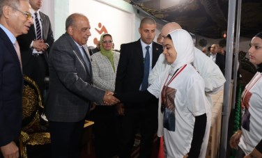 وزير الكهرباء يشارك العاملين إفطار رمضان