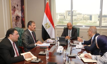 وزير الكهرباء يتابع خطة تأمين الشبكة الموحدة 