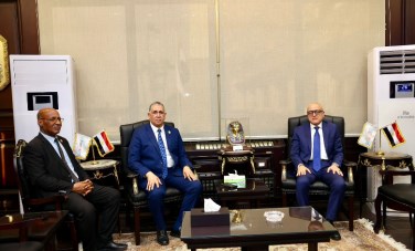 نقيب المحامين يلتقي بمحافظ الأقصر 