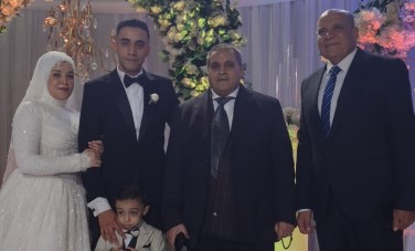 الكاتب الصحفي عبد الله تمام يهنئ بزفاف الدكتور أحمد والآنسة سارة في أجواء مفعمة بالفرح والسعادة