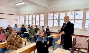 وزير التعليم يزور مدارس قنا