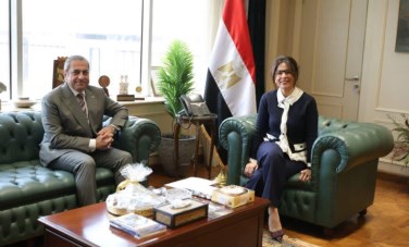 الوزيرة ورئيس العاصمة الإدارية يتفقان على إثراء المشهد الثقافي