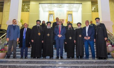 وفد من الكنيسة القبطية في زيارة لمحافظ الإسكندرية