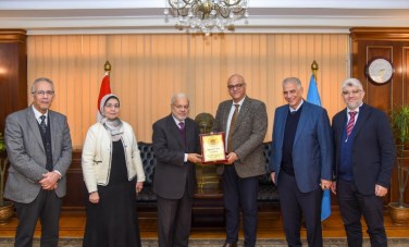 محافظ الإسكندرية يستقبل وفد جامعة فاروس