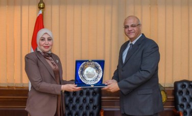 محافظ الإسكندرية وقنصل عام ليبيا