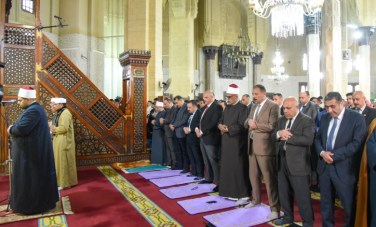 محافظ الإسكندرية يؤدي صلاة العيد