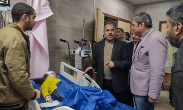 محافظ الشرقية يتفقد الحالة الصحية للمصابين داخل المستشفى