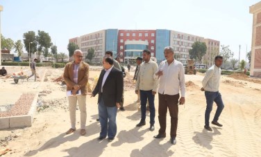 رئيس جامعة قنا يتفقد أعمال التطوير بالحرم الجامعي 