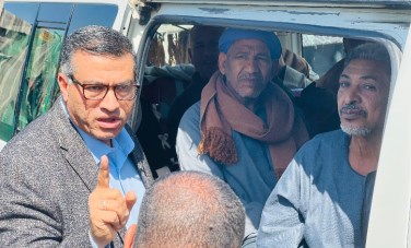 محافظ قنا يتفقد مجمع المواقف 
