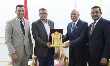 محافظ قنا يستقبل وفد من حزب حماة وطن 