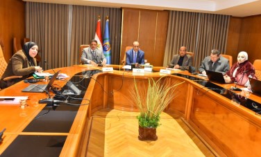محافظ أسيوط يجتمع بالأجهزة التنفيذية بالمحافظة