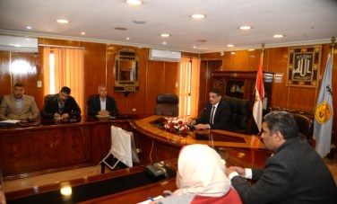 السكرتير العام لمحافظة أسيوط يعقد اجتماعا لمراجعة الأراضى المسترده ومنع التعديات