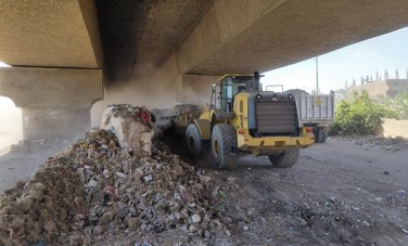 محافظ أسيوط: رفع 180 طن مخلفات من أسفل كوبري الواسطى بالفتح