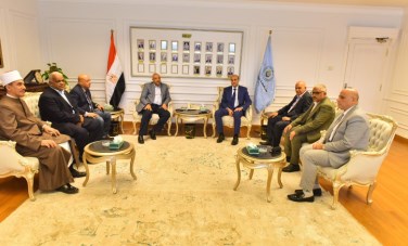 محافظ أسيوط يستقبل وفد الاتحاد المحلي لنقابات العمال