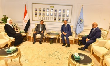 محافظ أسيوط يستقبل قيادات النيابة الإدارية