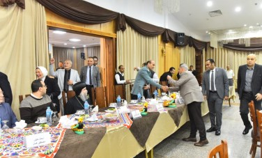 محافظ أسيوط يشارك في إفطار الغرفة التجارية
